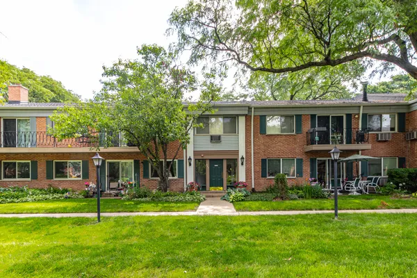$235,000 | 711 Falcon Drive, Unit 201, Arlington Heights, IL 60005