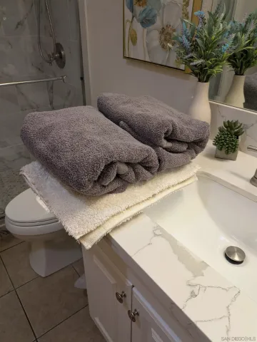 $2,600 | 1845 Bayview Heights Drive, Unit 99, San Diego, CA 92105