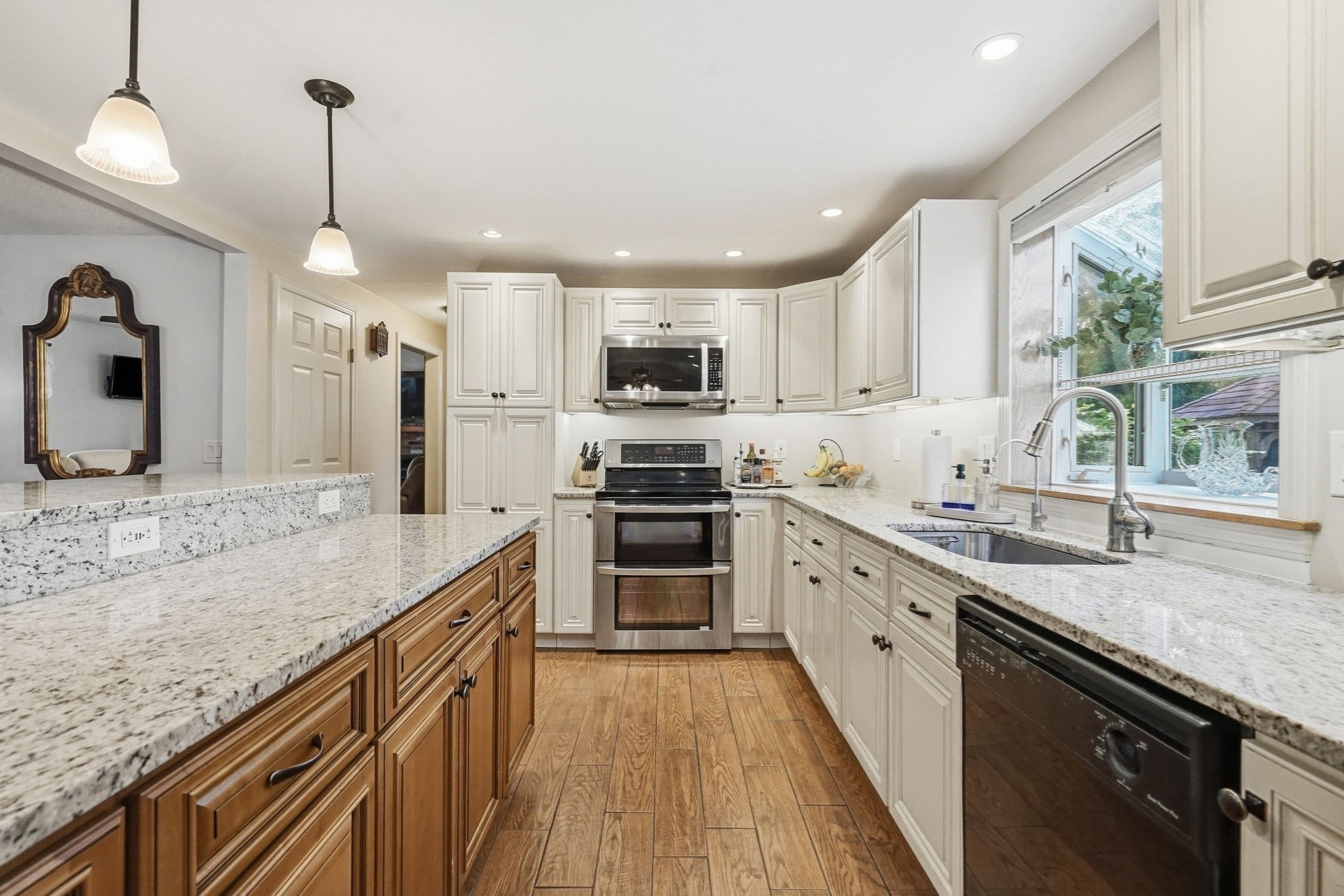 46 Country Road Agawam, MA 01001 - Photo 5 of 42 Gallery Image 5