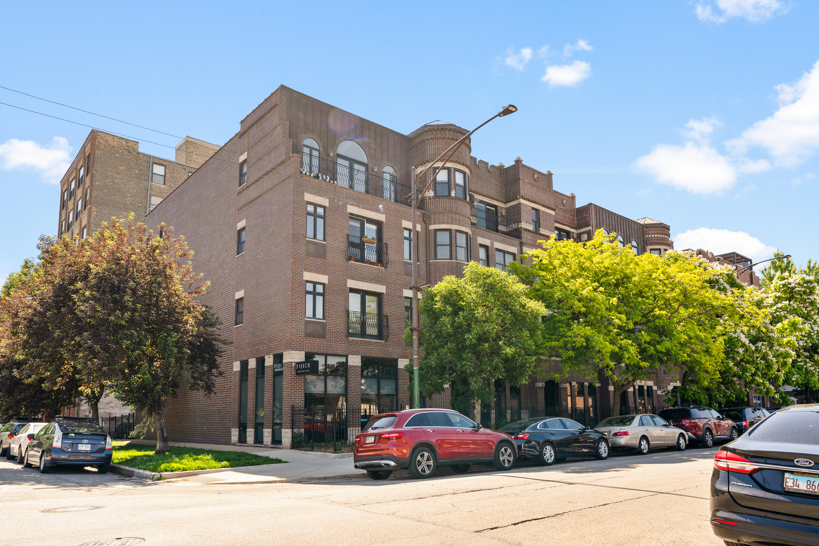529 North Racine Avenue, Unit 3 Chicago, IL 60642 - Photo 1 of 22