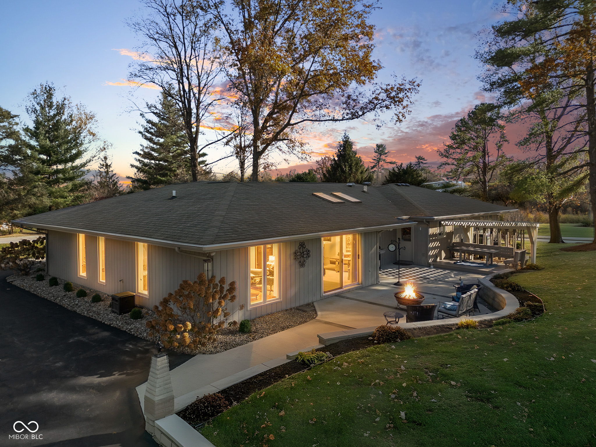 1790 Terrace Lake Road Columbus, IN 47201 - Photo 3 of 51