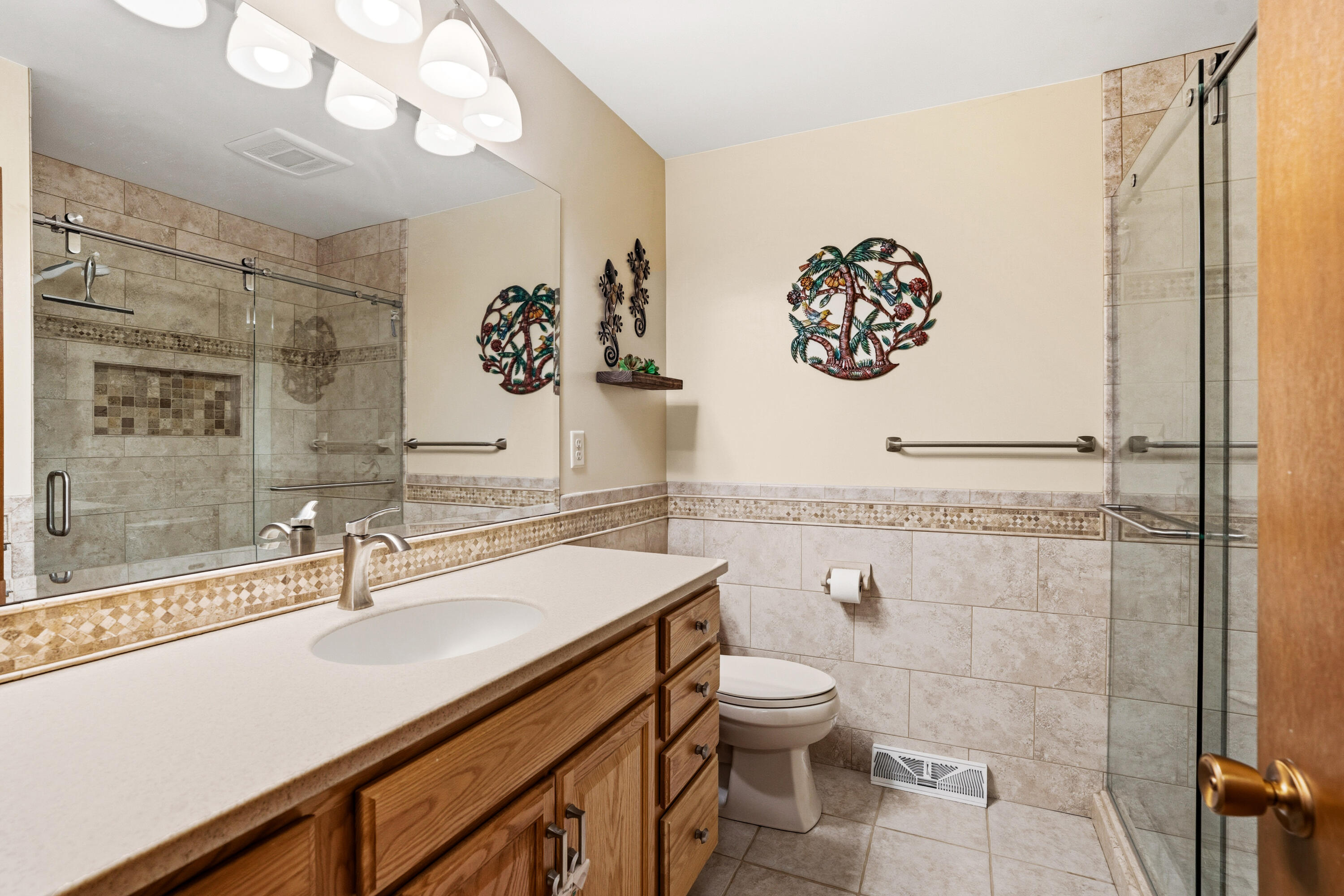 955 West Whitefish Road Port Washington, WI 53074 - Photo 17 of 30 Full Bath Main