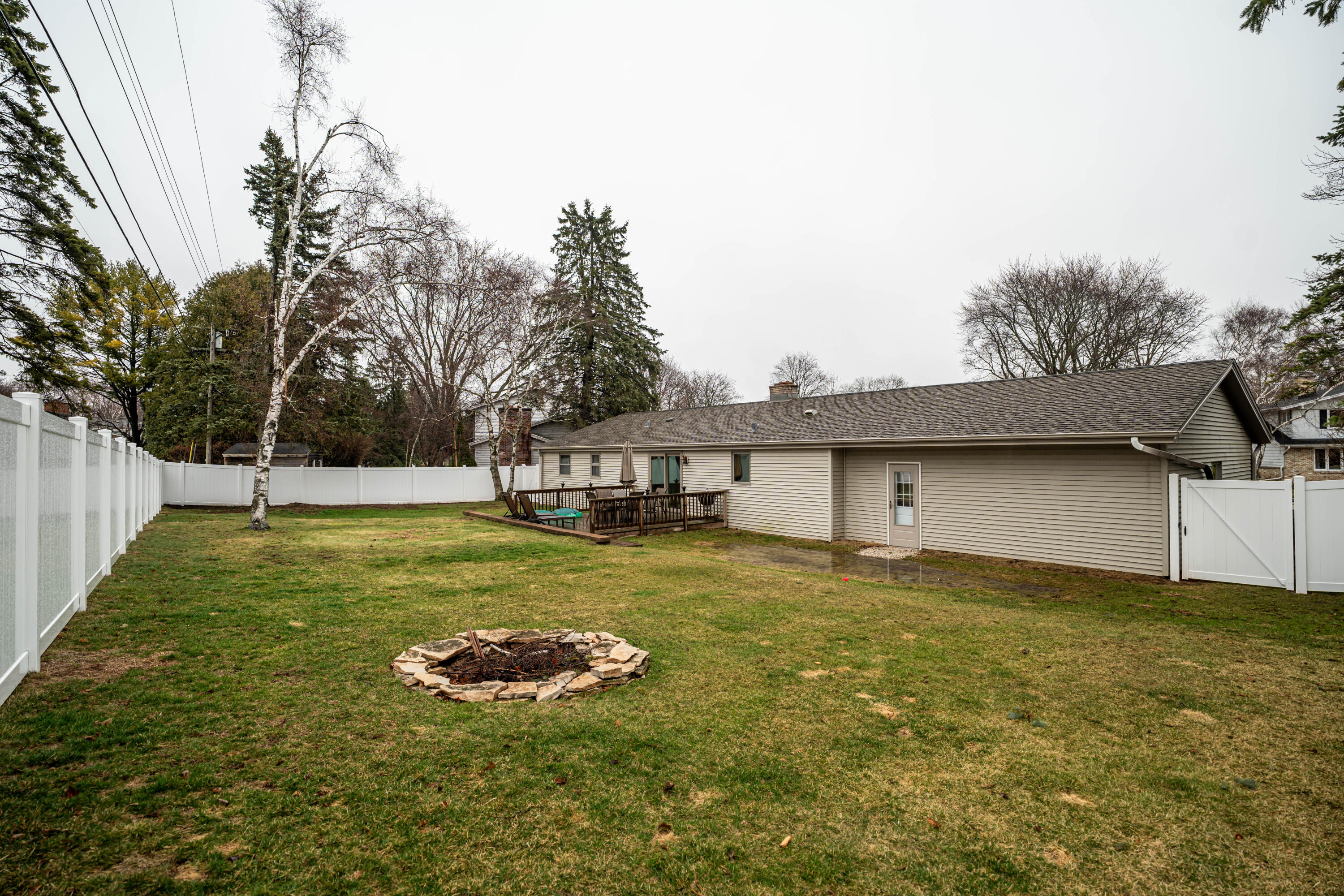 955 West Whitefish Road Port Washington, WI 53074 - Photo 28 of 30 Firepit