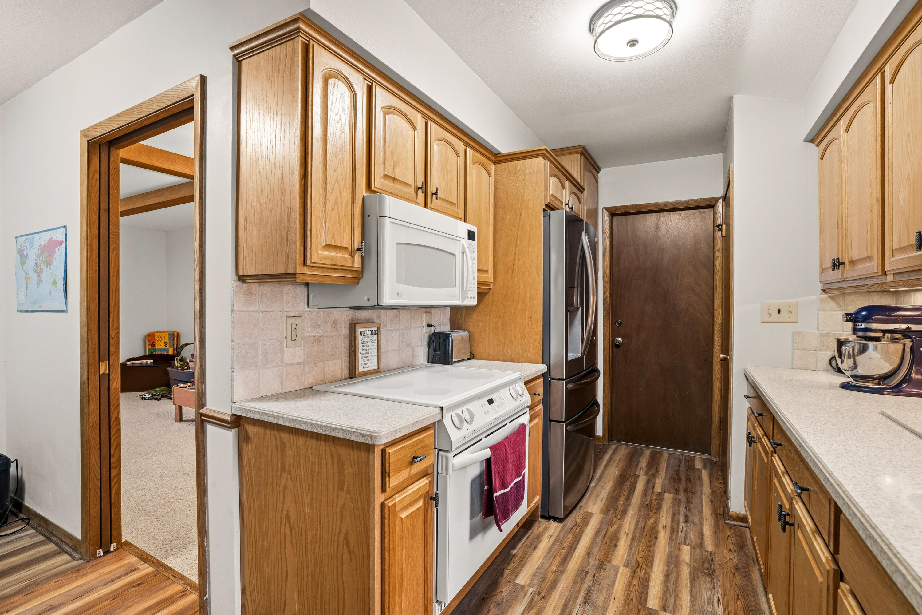 955 West Whitefish Road Port Washington, WI 53074 - Photo 9 of 30 Kitchen