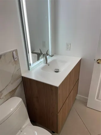 $1,900 | 1100 Pine Drive, Unit 201, Pompano Beach, FL 33060