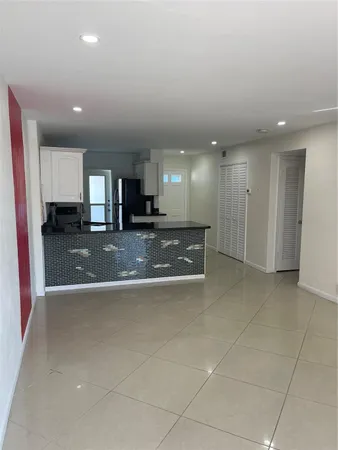 $1,900 | 1100 Pine Drive, Unit 201, Pompano Beach, FL 33060