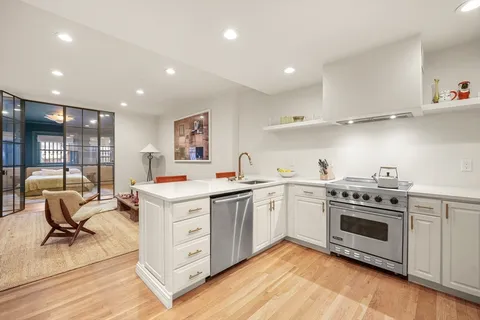 $1,695,000 | 116 Commonwealth Avenue, Unit 1, Boston, MA 02116