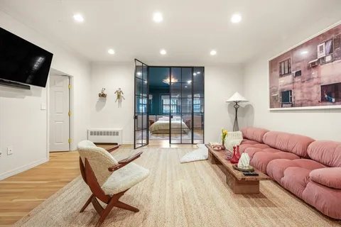 $1,695,000 | 116 Commonwealth Avenue, Unit 1, Boston, MA 02116