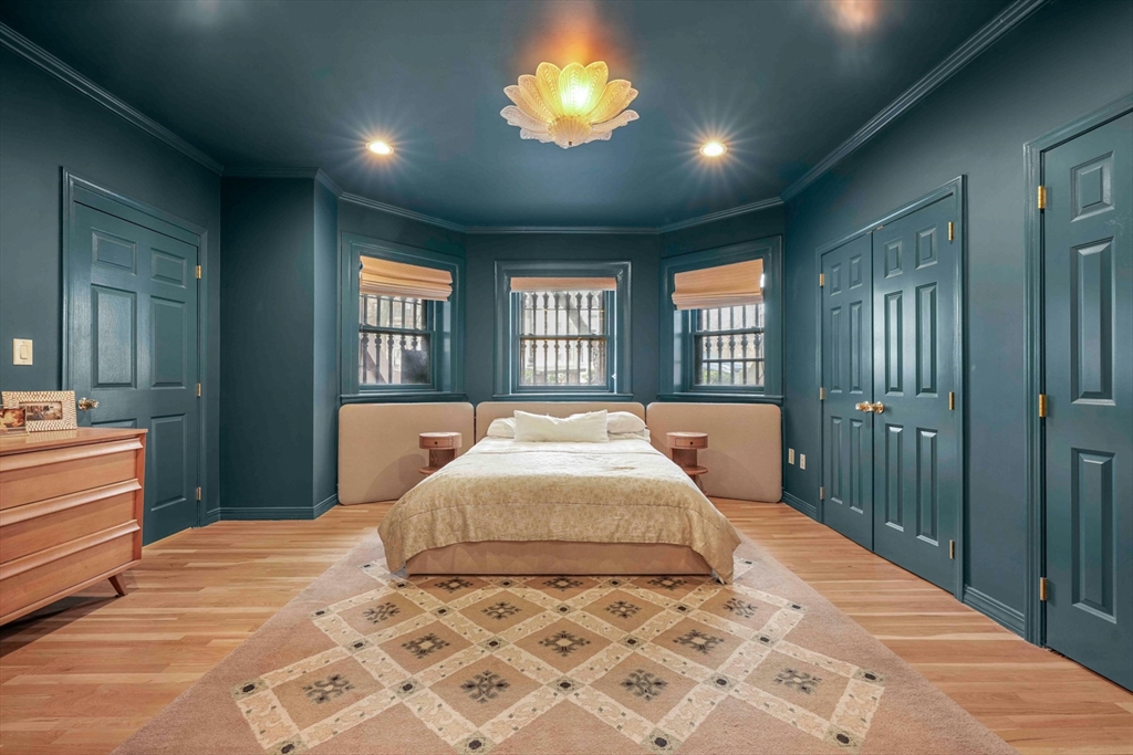 116 Commonwealth Avenue, Unit 1 Boston, MA 02116 - Photo 14 of 27 a bedroom with a bed and a chandelier