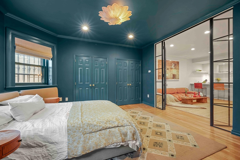 116 Commonwealth Avenue, Unit 1 Boston, MA 02116 - Photo 16 of 27 a bedroom with a large bed and a chandelier