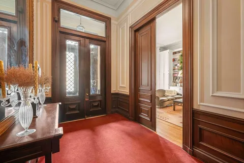 $1,695,000 | 116 Commonwealth Avenue, Unit 1, Boston, MA 02116