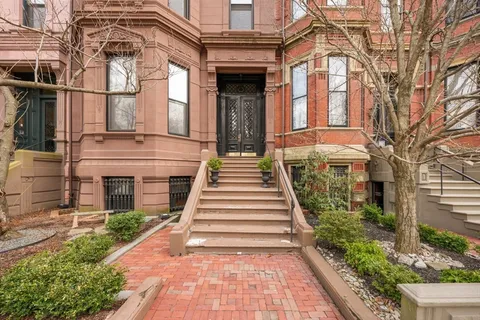 $1,695,000 | 116 Commonwealth Avenue, Unit 1, Boston, MA 02116