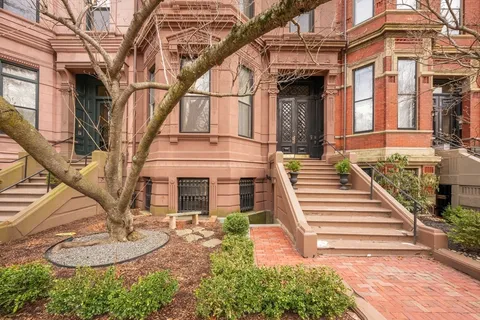 $1,695,000 | 116 Commonwealth Avenue, Unit 1, Boston, MA 02116