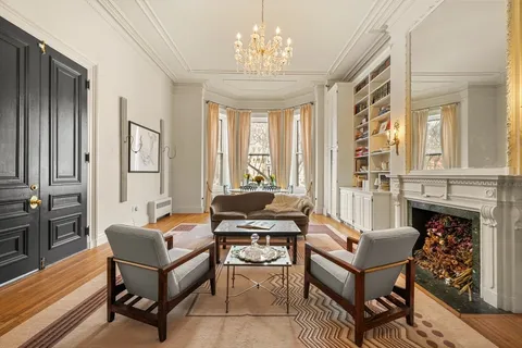 $1,695,000 | 116 Commonwealth Avenue, Unit 1, Boston, MA 02116