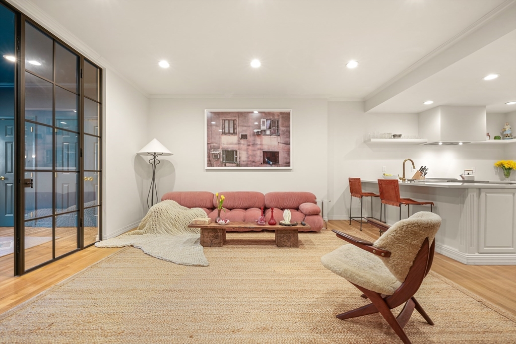116 Commonwealth Avenue, Unit 1 Boston, MA 02116 - Photo 10 of 28 a spacious bedroom with a bed and a large window