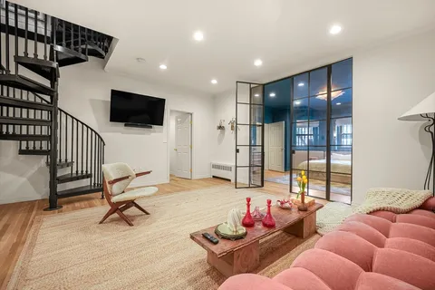 $1,695,000 | 116 Commonwealth Avenue, Unit 1, Boston, MA 02116