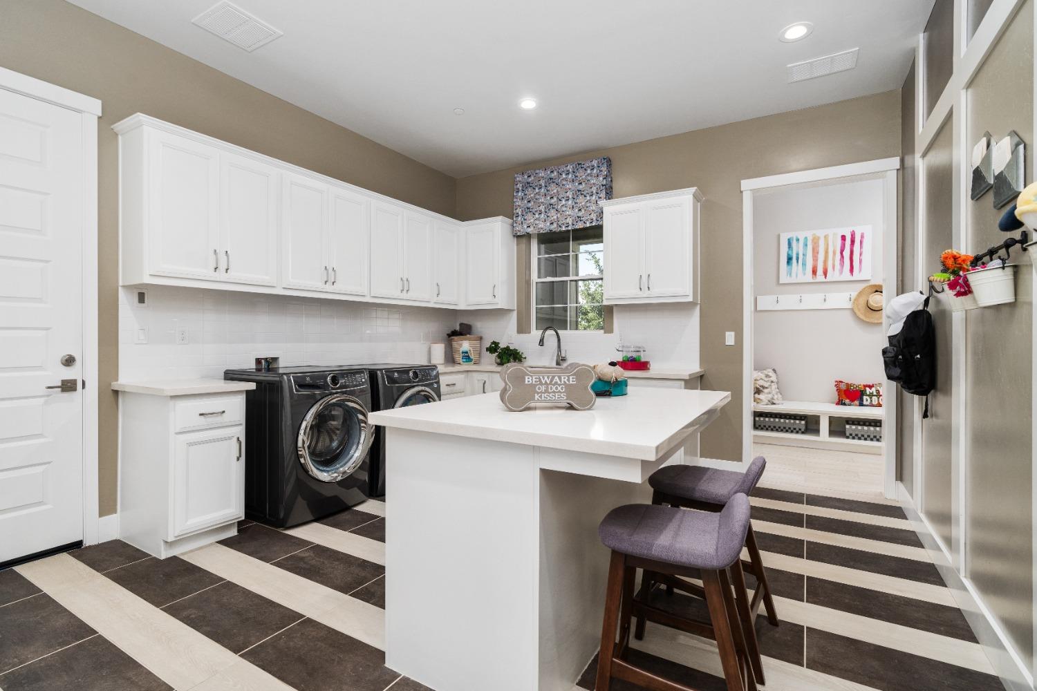 1764 Lester Avenue Clovis, CA 93619 - Photo 19 of 51 a work place with a computer on a desk and chair