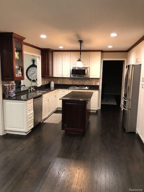 4781 South Valleyview Road West Bloomfield, MI 48323 - Photo 7 of 52 Gallery Image 7
