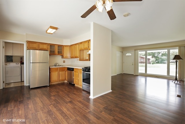 635 Morton Street Hoffman Estates, IL 60169 - Photo 3 of 10