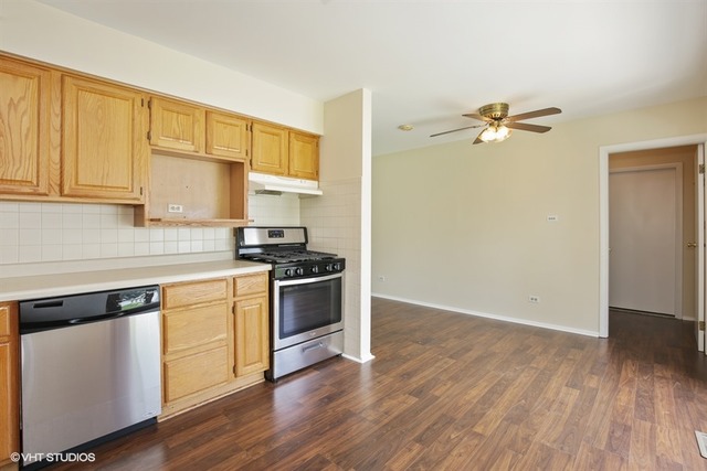 635 Morton Street Hoffman Estates, IL 60169 - Photo 4 of 10