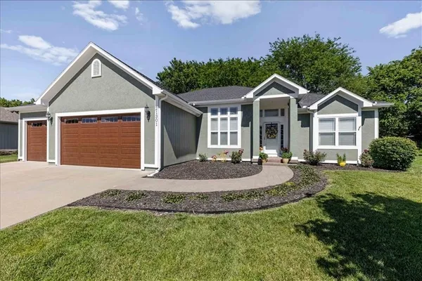 $525,000 | 21301 Noble Street, Spring Hill, KS 66083