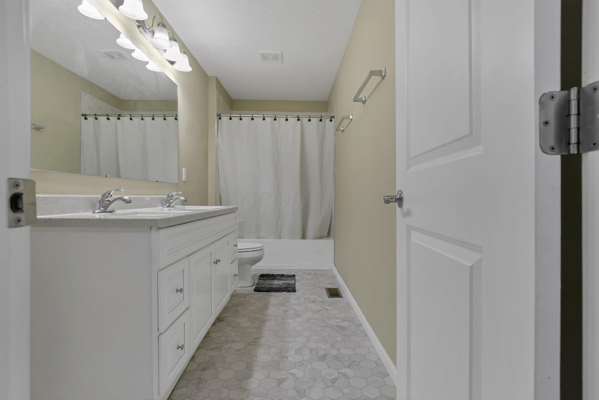 622 South Ashburton Road Columbus, OH 43213 - Photo 37 of 49 37-web-or-mls-IMG_8600