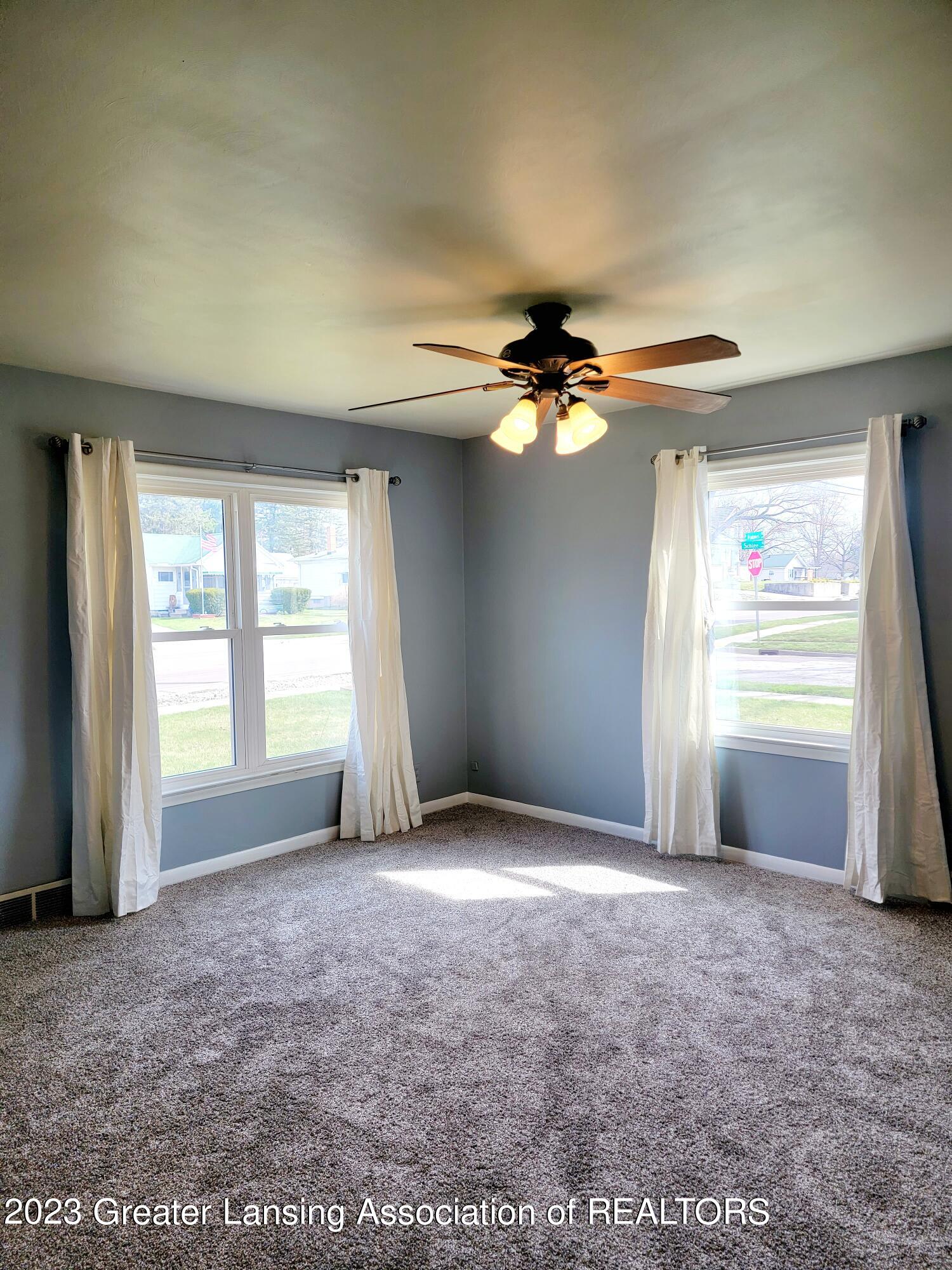 617 West Holmes Road Lansing, MI 48910 - Photo 8 of 40 20230406_113119