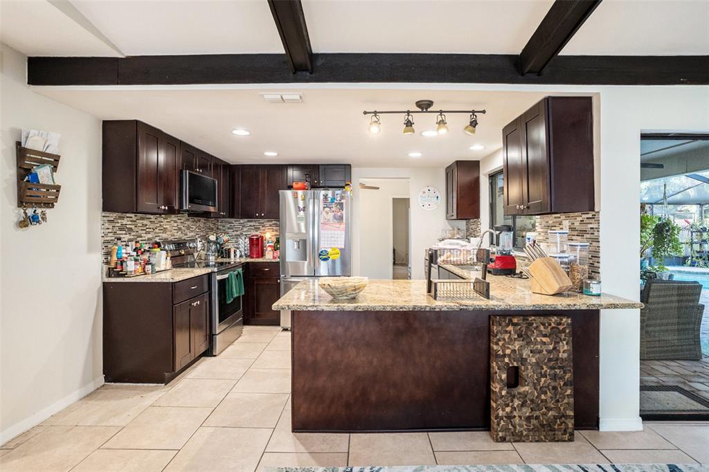 202 Running Horse Road Seffner, FL 33584 - Photo 7 of 31 Gallery Image 7