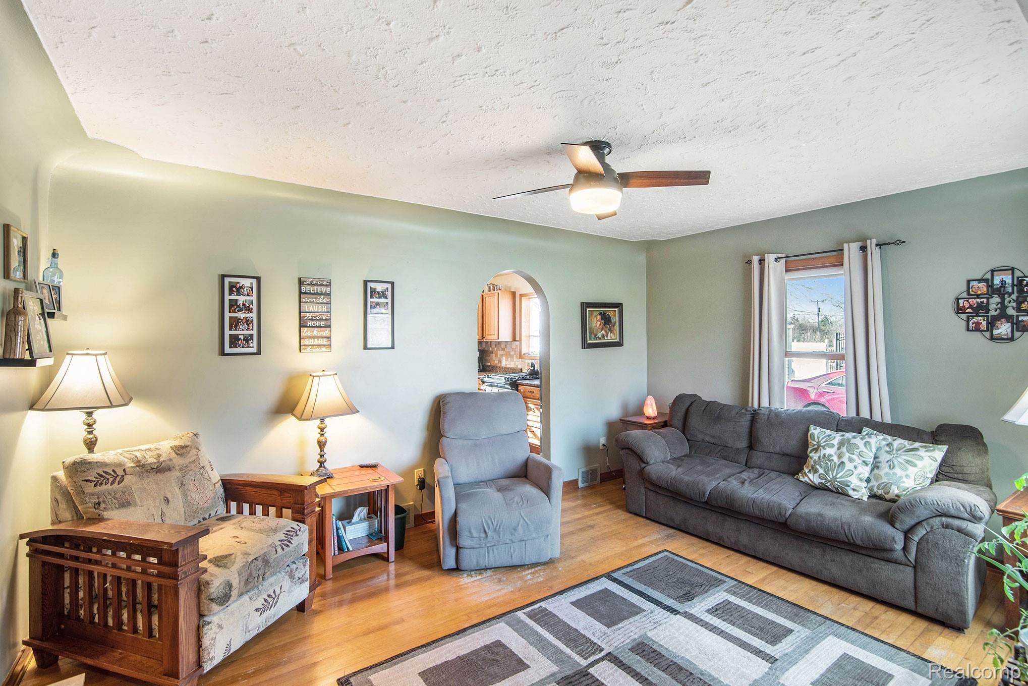 10926 Lansing Road Durand, MI 48429 - Photo 11 of 25 3.jpg