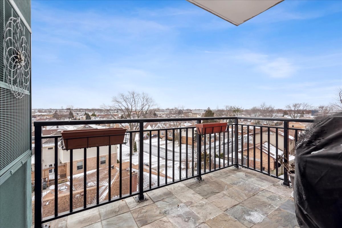 9355 Irving Park Road, Unit 404 Schiller Park, IL 60176 - Photo 18 of 29