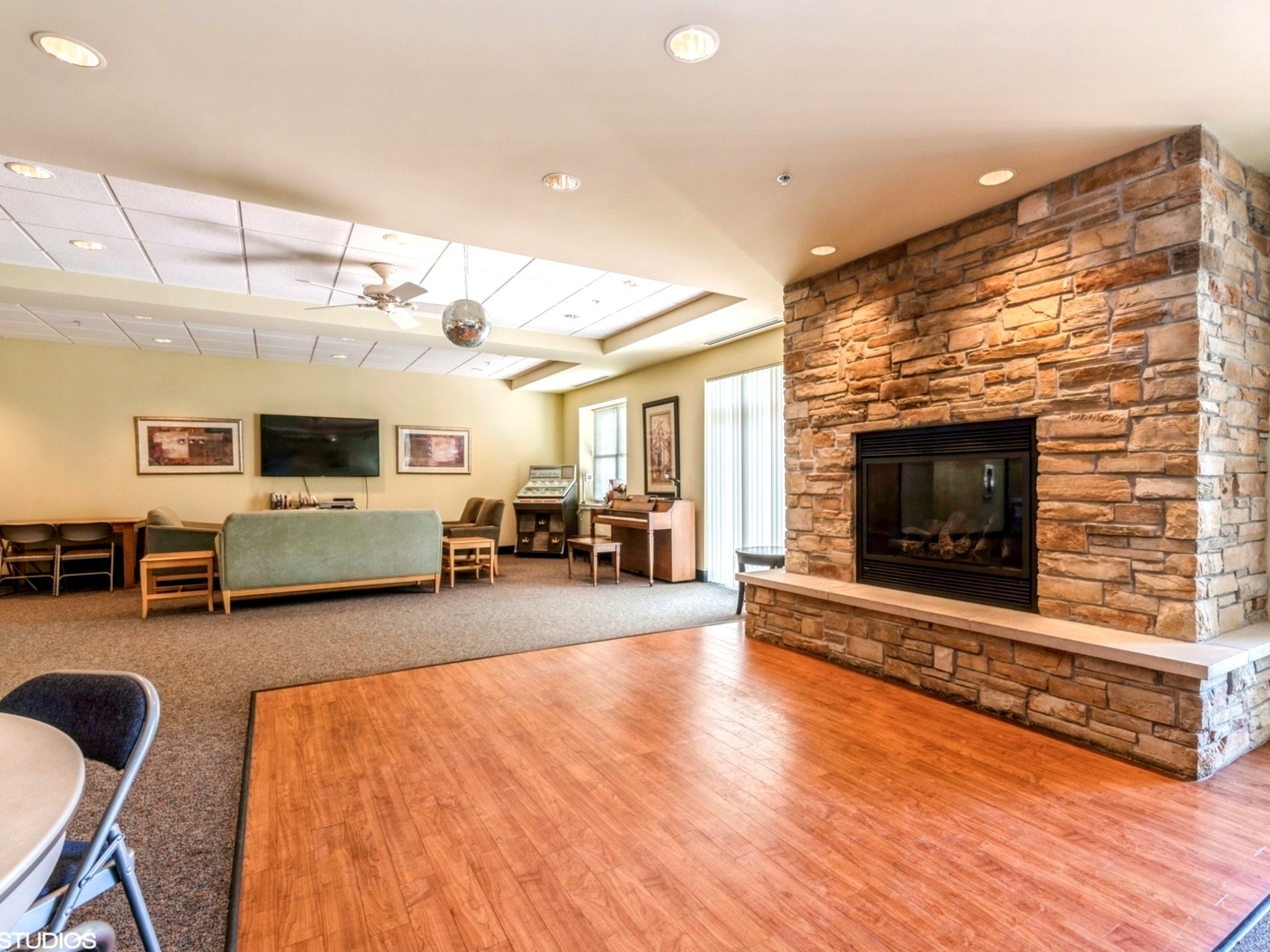 9355 Irving Park Road, Unit 404 Schiller Park, IL 60176 - Photo 21 of 29