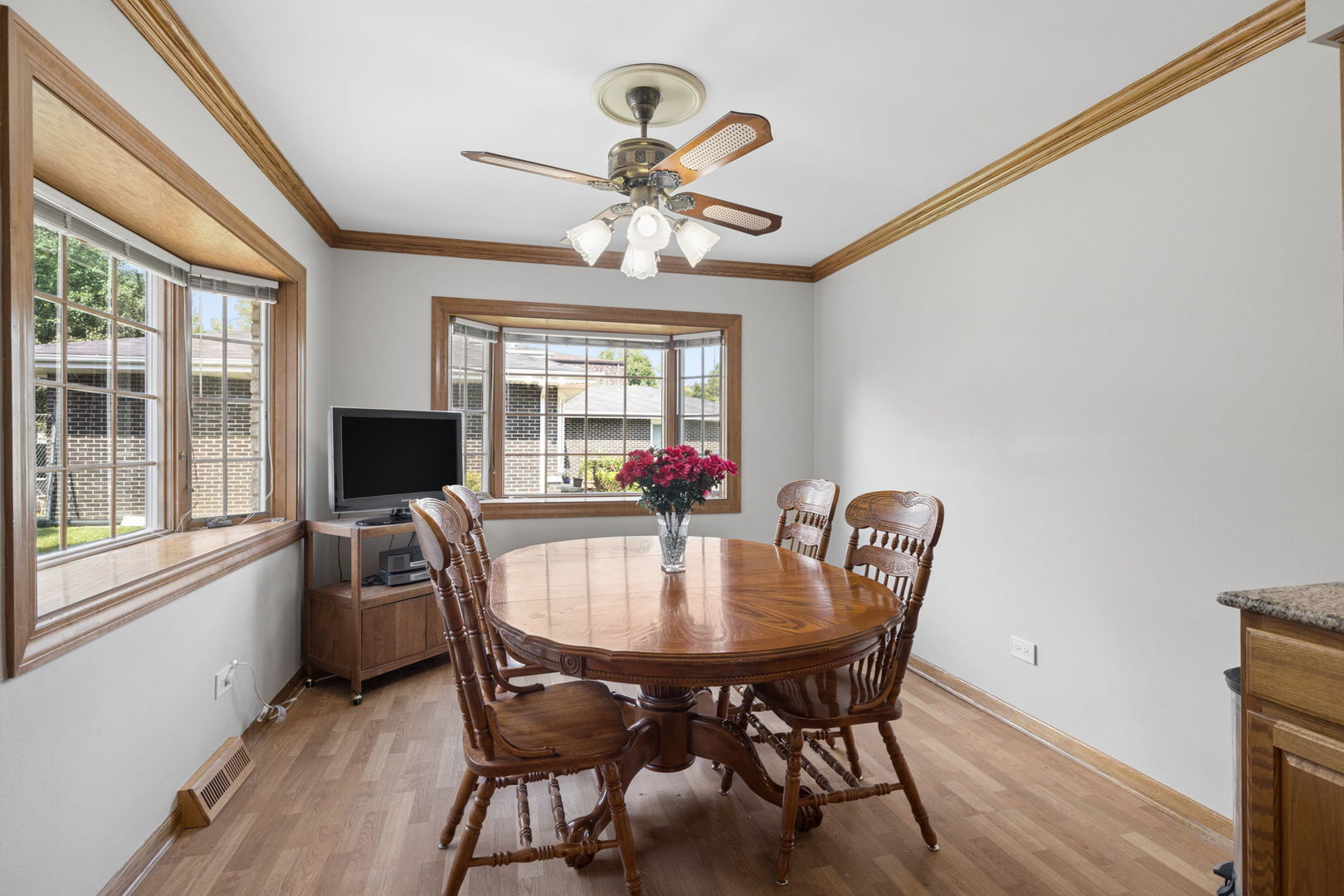 7802 Sawyer Road Darien, IL 60561 - Photo 10 of 29 Gallery Image 10
