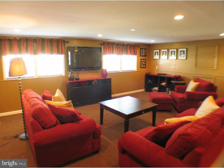 44 Valley View Road Hamilton, NJ 08620 - Photo 9 of 14 Family Room