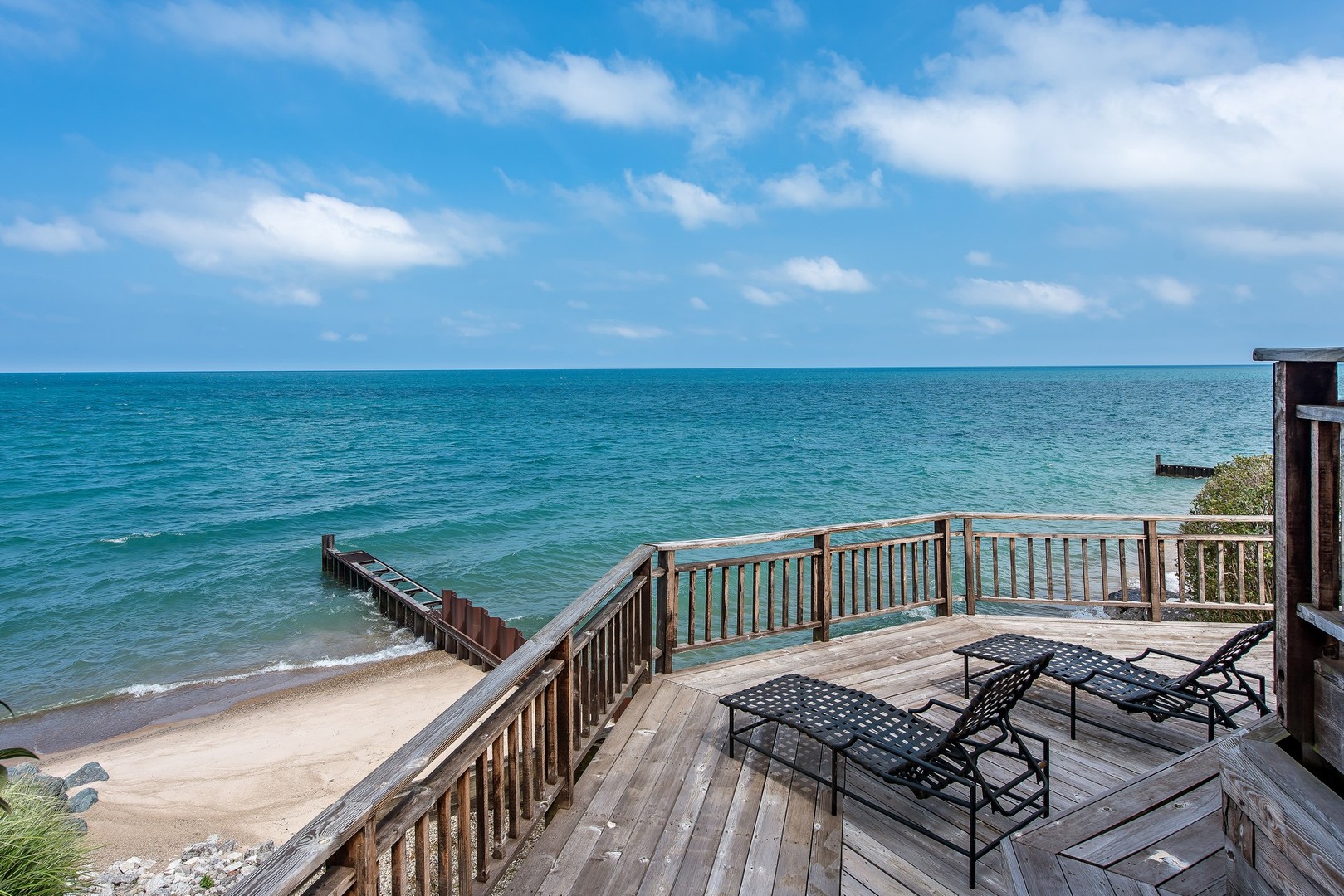 499 Sheridan Road Winnetka, IL 60093 - Photo 25 of 33 a view of a roof deck with wooden floor