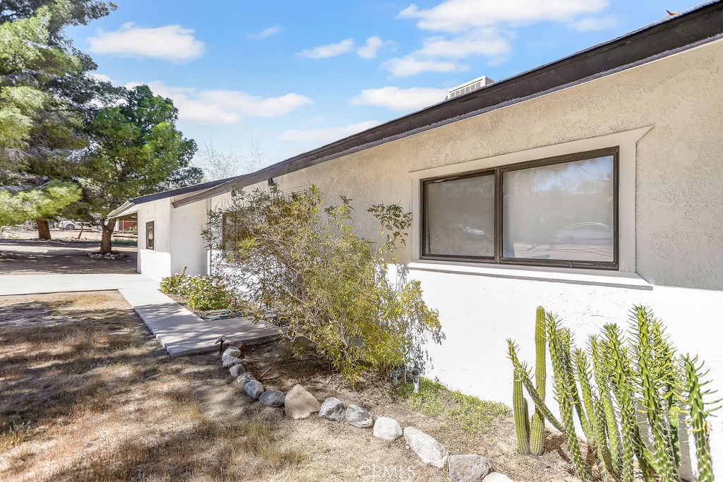 61680 Valley View Drive Joshua Tree, CA 92252 - Photo 3 of 39
