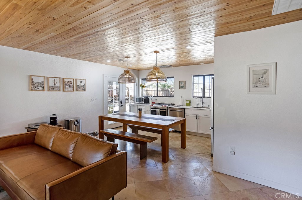 61680 Valley View Drive Joshua Tree, CA 92252 - Photo 8 of 39