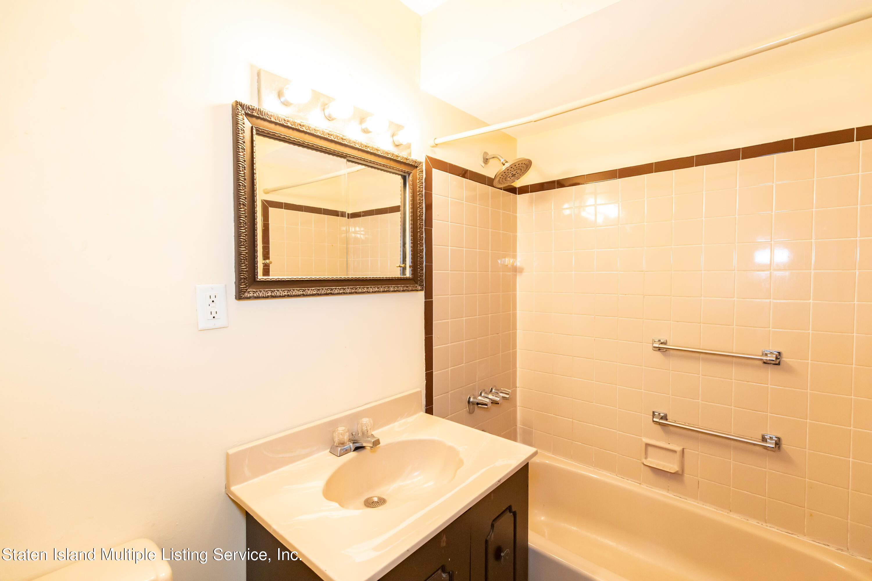 467 Willow Road East, Unit 2 Staten Island, NY 10314 - Photo 18 of 23 p53a3121jpg