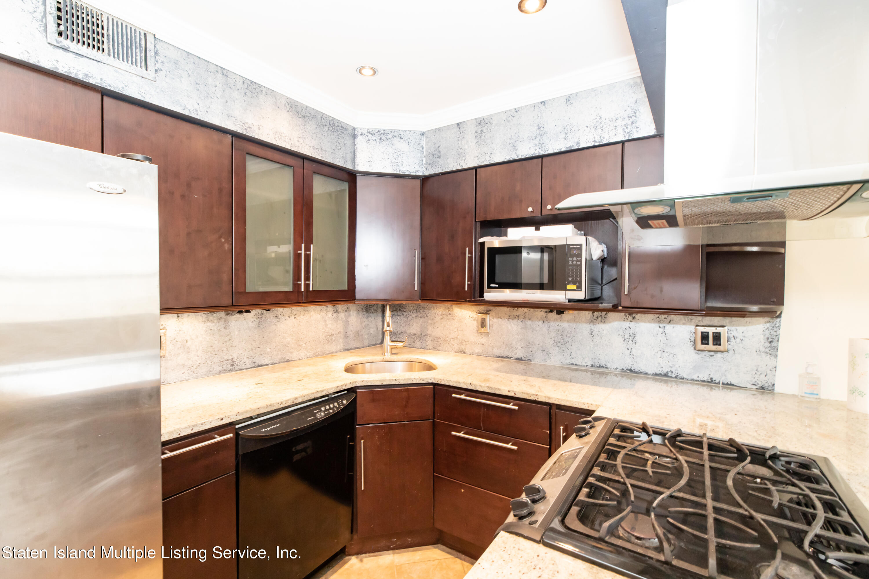 467 Willow Road East, Unit 2 Staten Island, NY 10314 - Photo 5 of 23 p53a3087jpg