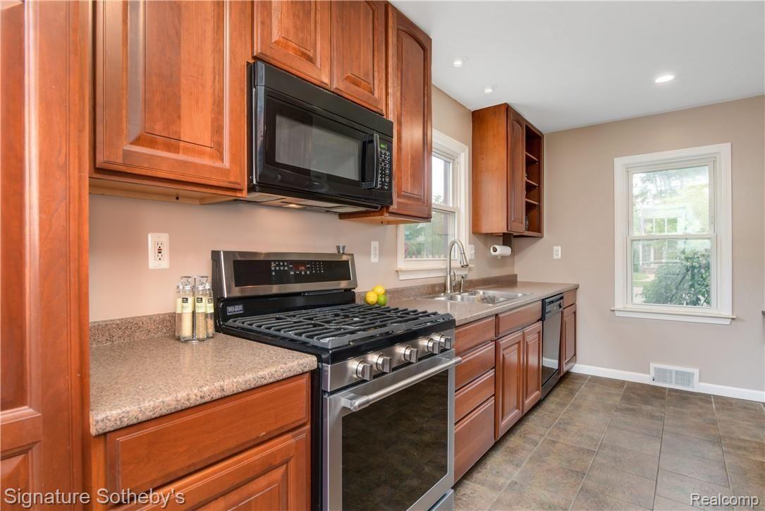 3502 Normandy Road Royal Oak, MI 48073 - Photo 11 of 24 Kitchen 4.jpg