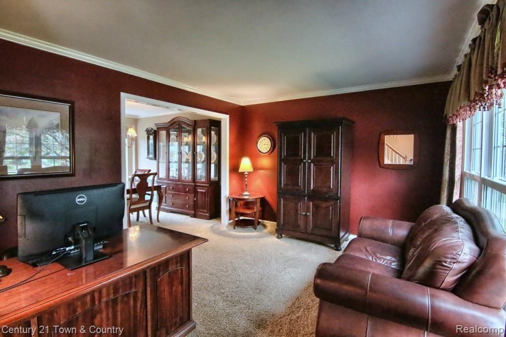 172 Grosvenor Drive Rochester, MI 48307 - Photo 8 of 38 Library_2nd_View.jpg
