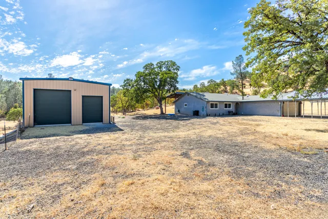 a view of outside area