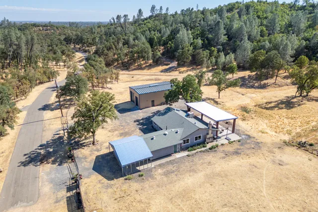 $412,500 | 14392 Holiday Way, Bella Vista, CA 96008