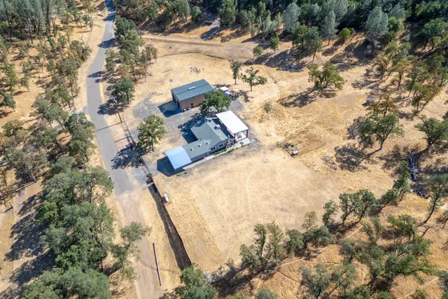 $412,500 | 14392 Holiday Way, Bella Vista, CA 96008