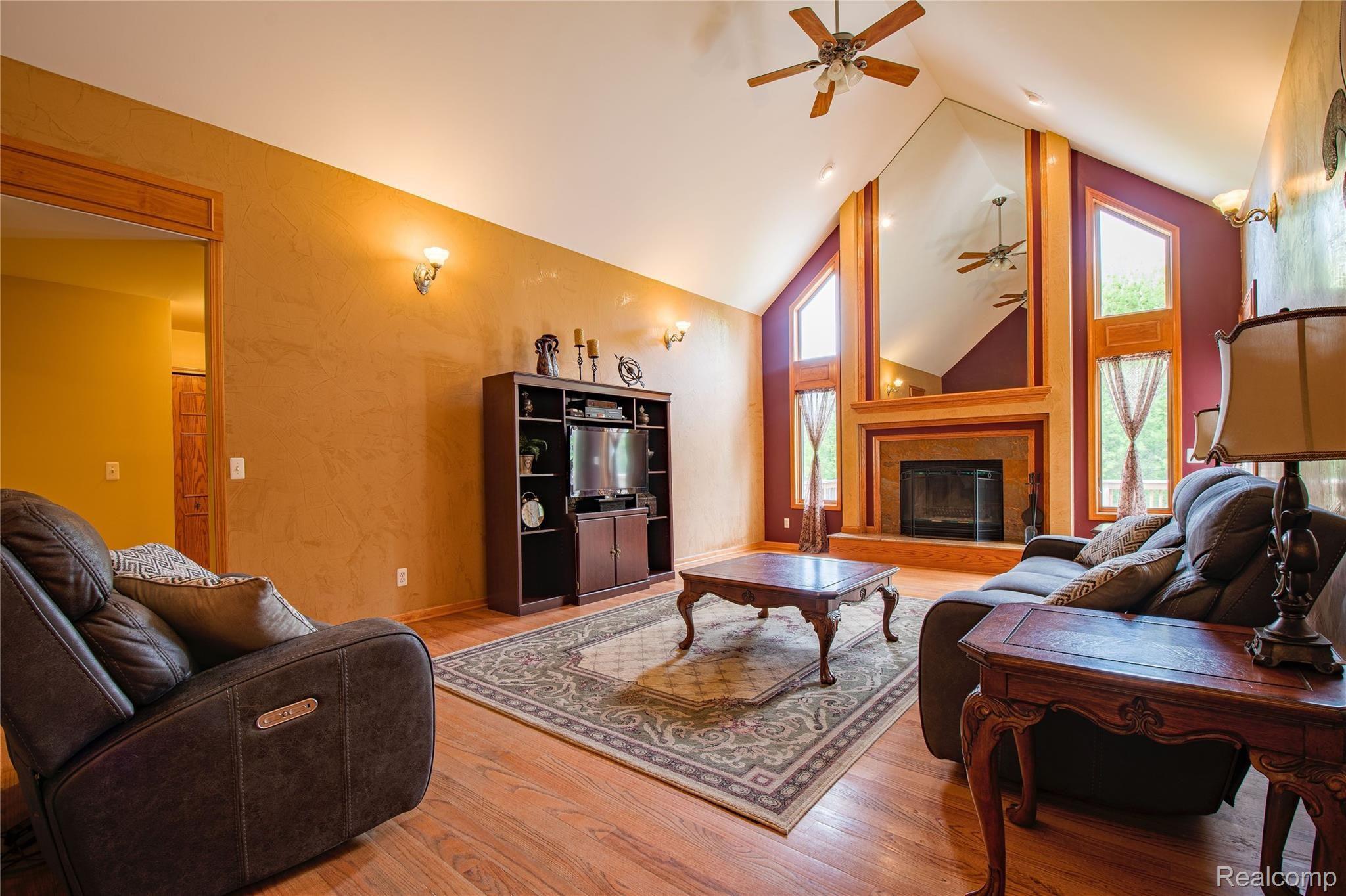5150 Chase Lake Road Fowlerville, MI 48836 - Photo 8 of 34 Great Room