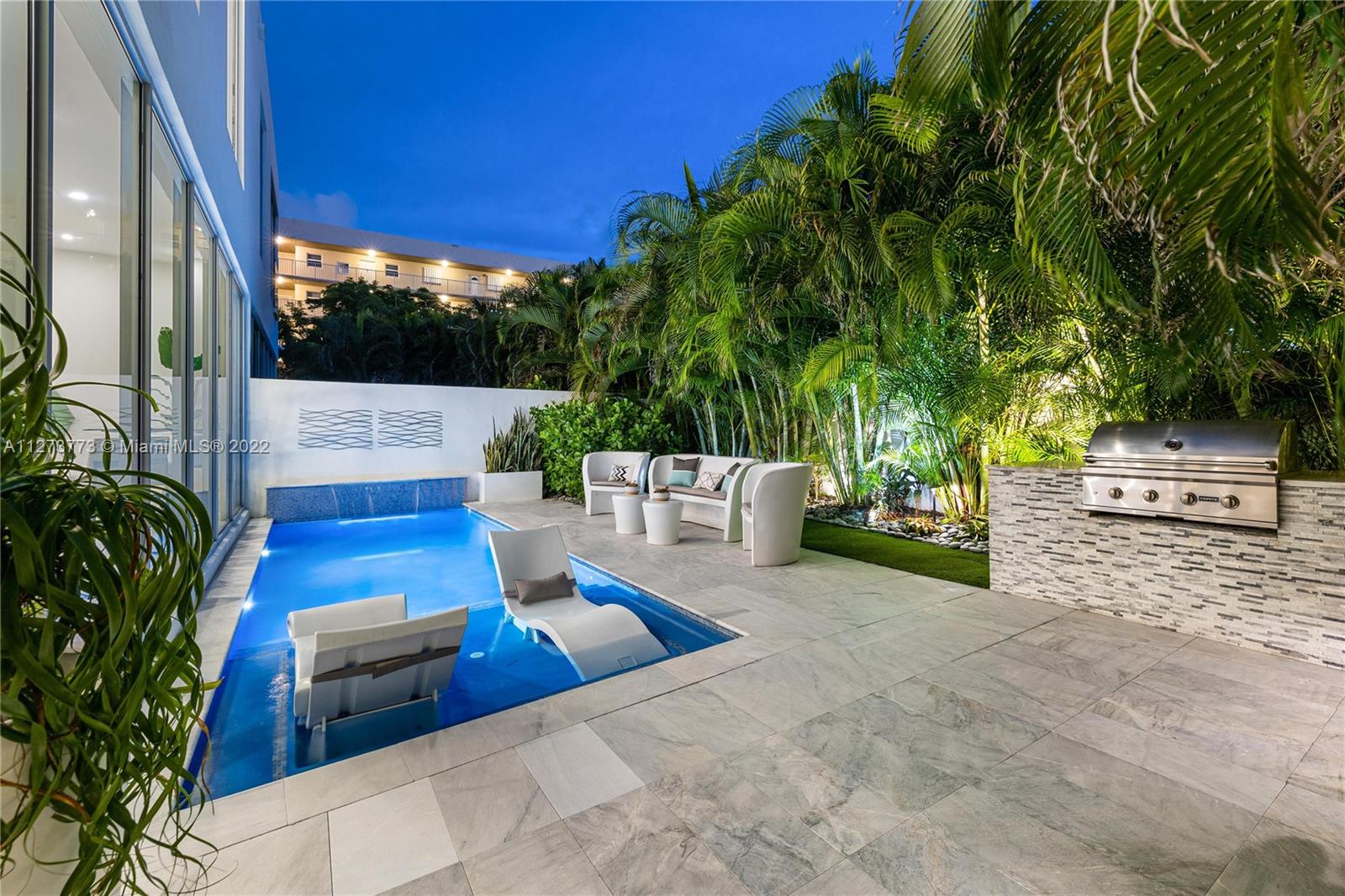 3000 Banyan Road, Unit B Boca Raton, FL 33432 - Photo 27 of 41 a view of a chairs and table in the patio
