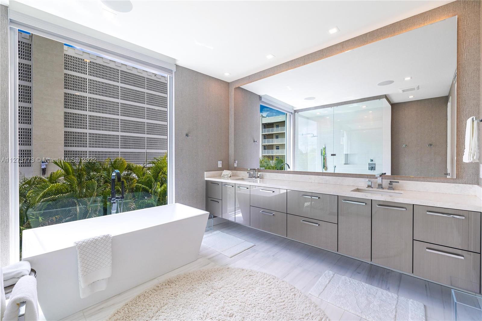 3000 Banyan Road, Unit B Boca Raton, FL 33432 - Photo 9 of 41 a large bathroom with a large tub and sink