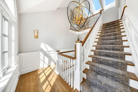 a view of entryway with a front door