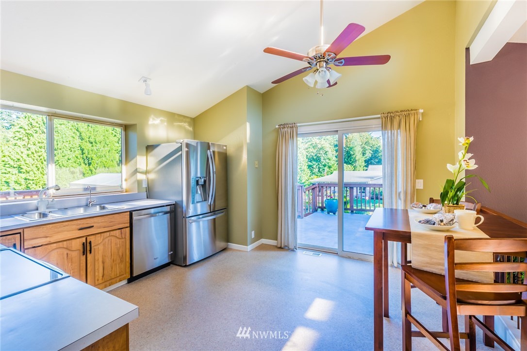 22315 49th Avenue Southeast Bothell, WA 98021 - Photo 9 of 25