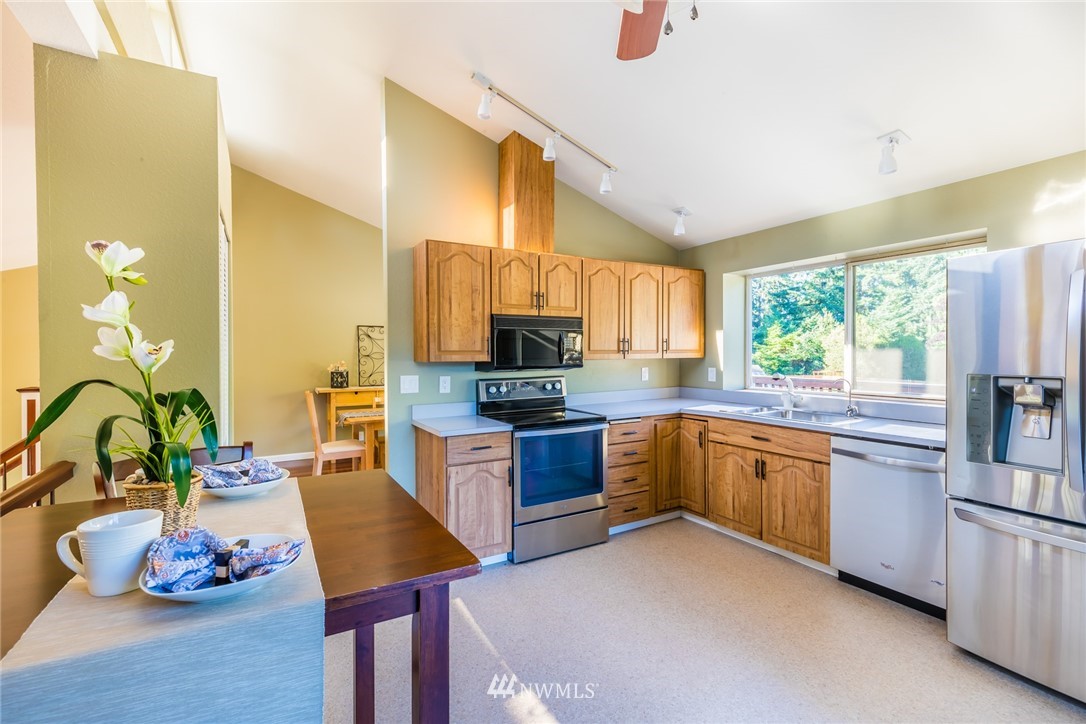 22315 49th Avenue Southeast Bothell, WA 98021 - Photo 10 of 25