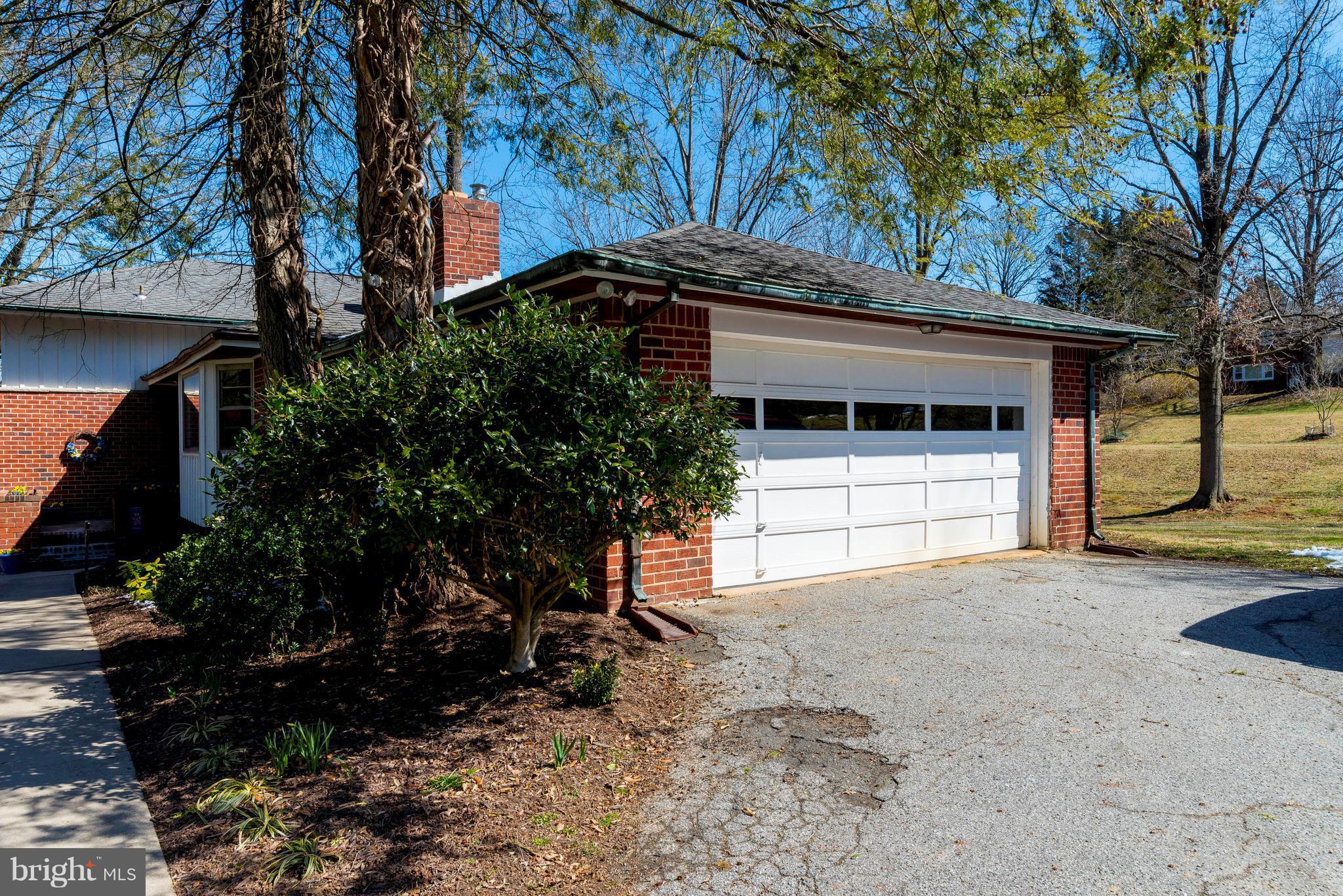 1911 Pot Spring Road Lutherville-Timonium, MD 21093 - Photo 3 of 30 2 Car Side Load Garage
